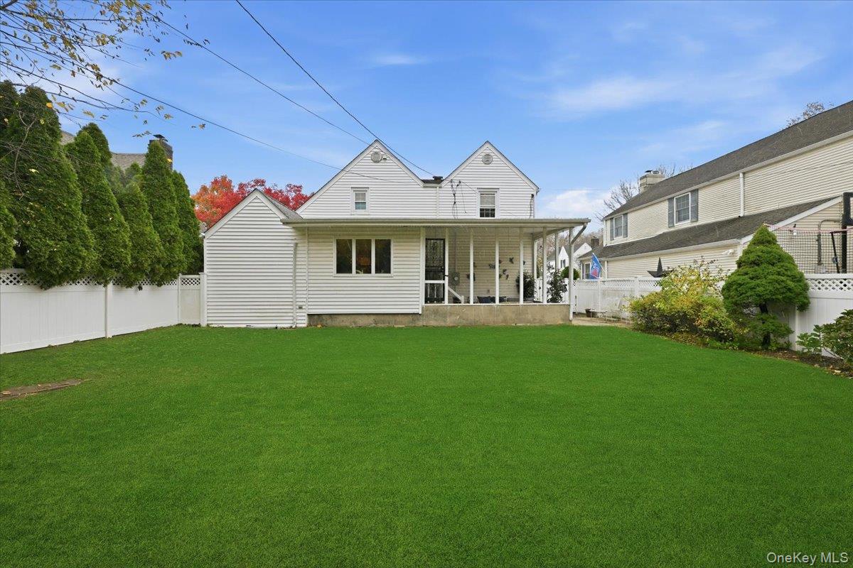 143 Bromleigh Road, Stewart Manor, NY 11530