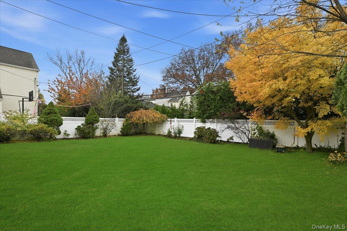 143 Bromleigh Road, Stewart Manor, NY 11530