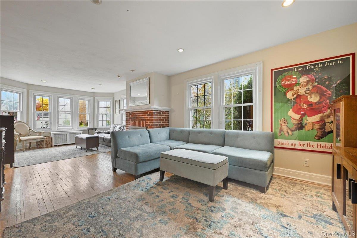 143 Bromleigh Road, Stewart Manor, NY 11530