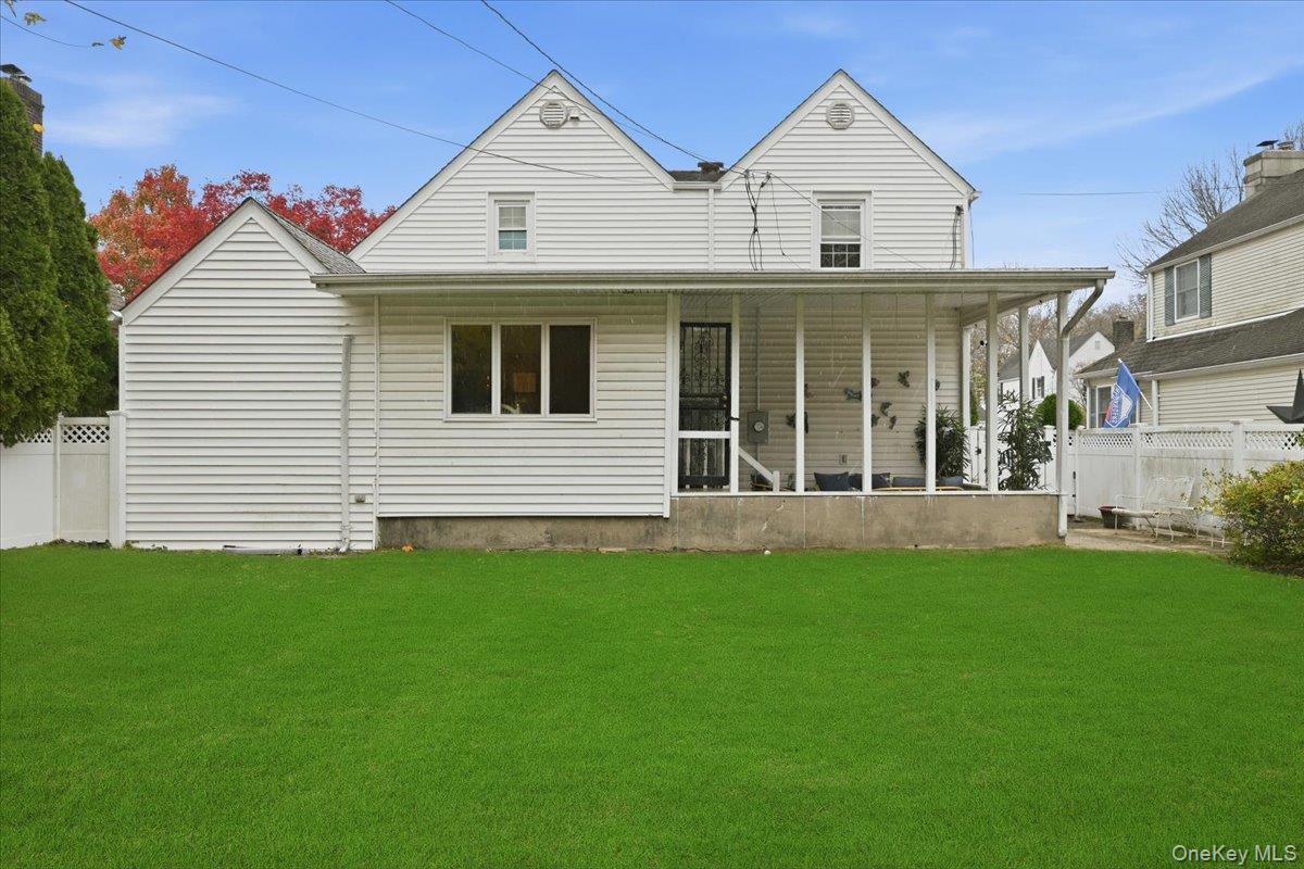 143 Bromleigh Road, Stewart Manor, NY 11530