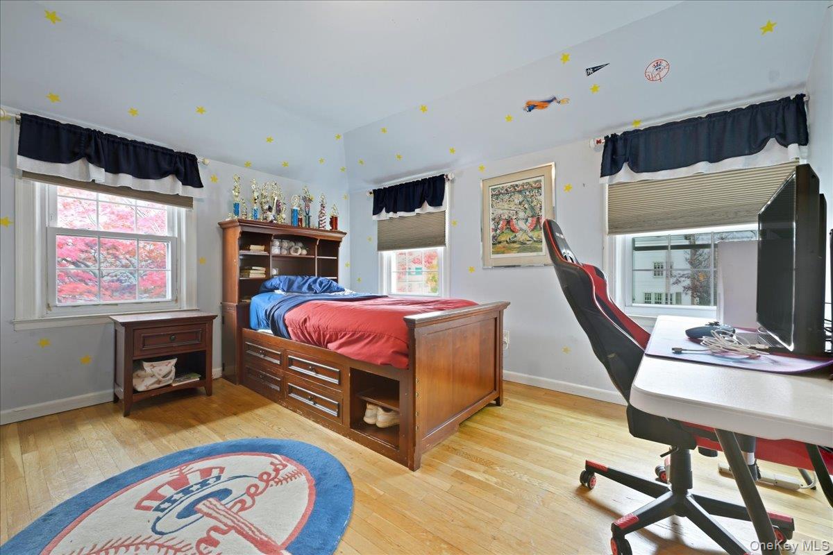 143 Bromleigh Road, Stewart Manor, NY 11530