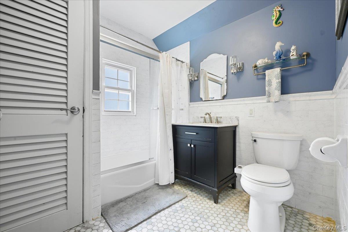 143 Bromleigh Road, Stewart Manor, NY 11530