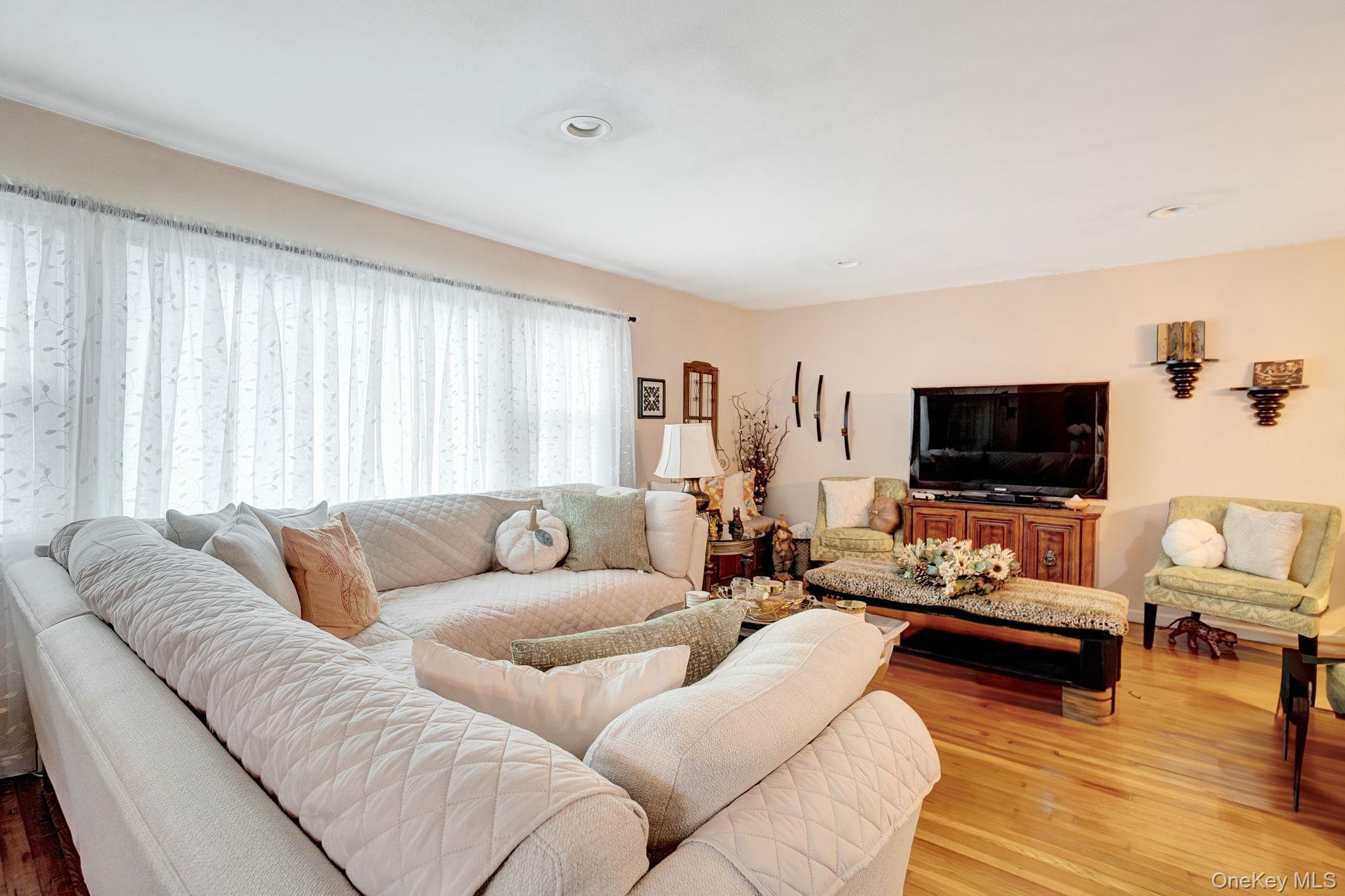 35 Gibson Boulevard, Valley Stream, NY 11581