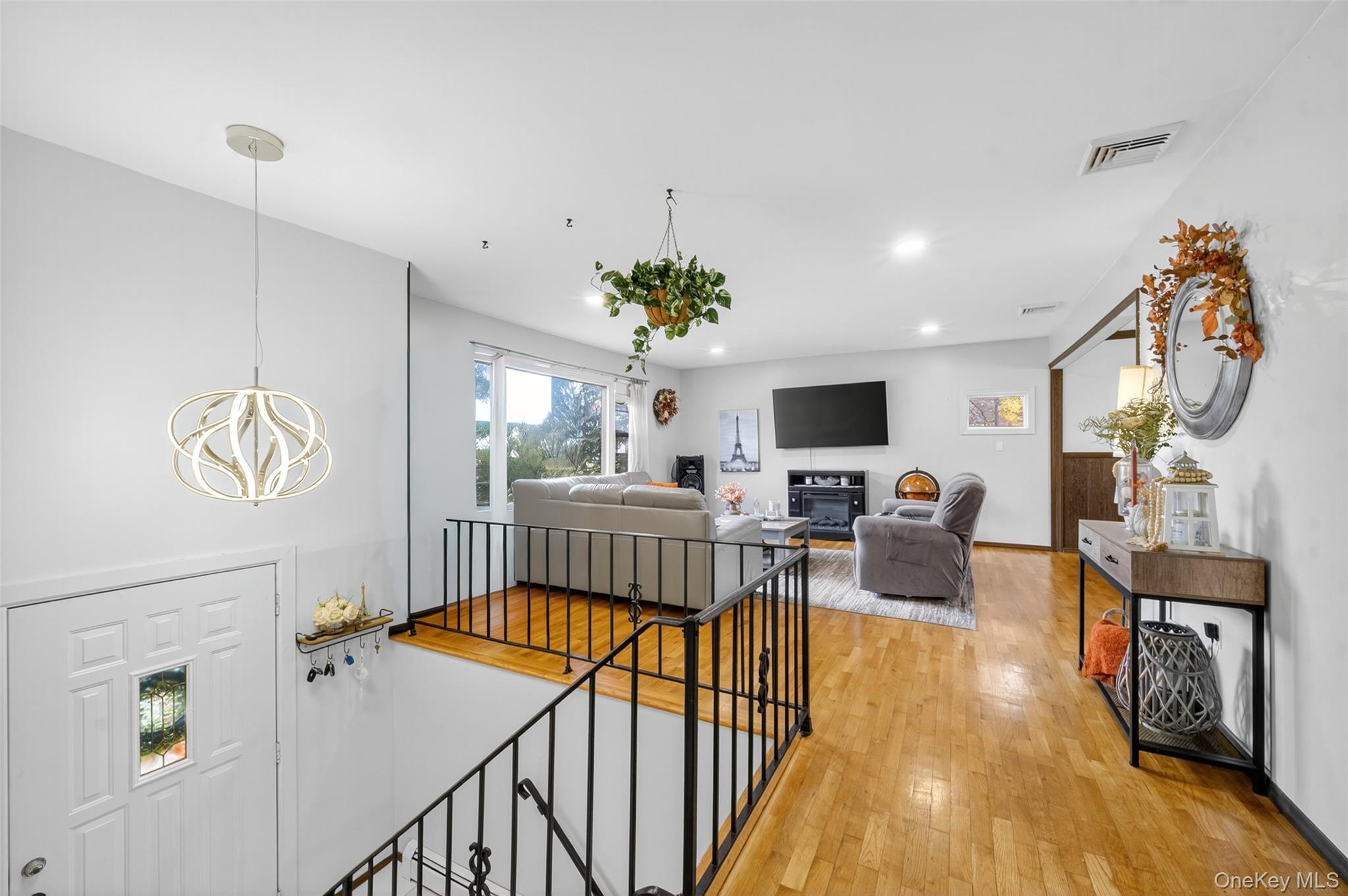 404 Carlton Circle, New Windsor, NY 12553