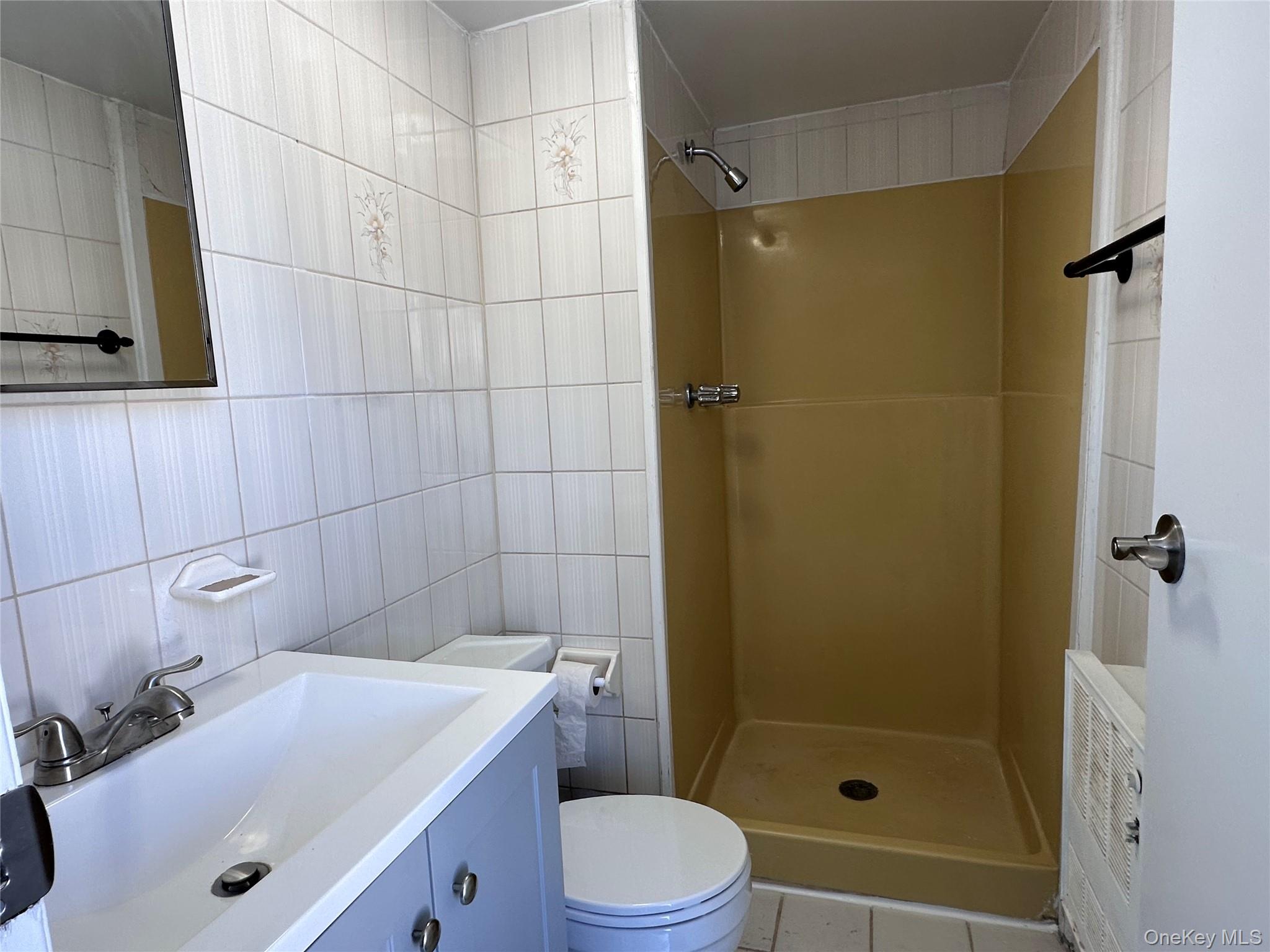 154 Grant Avenue, Mineola, NY 11501