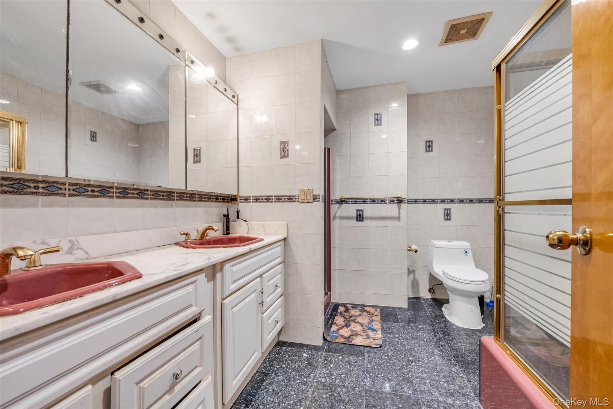 25271 Brattle Avenue, Little Neck, NY 11362