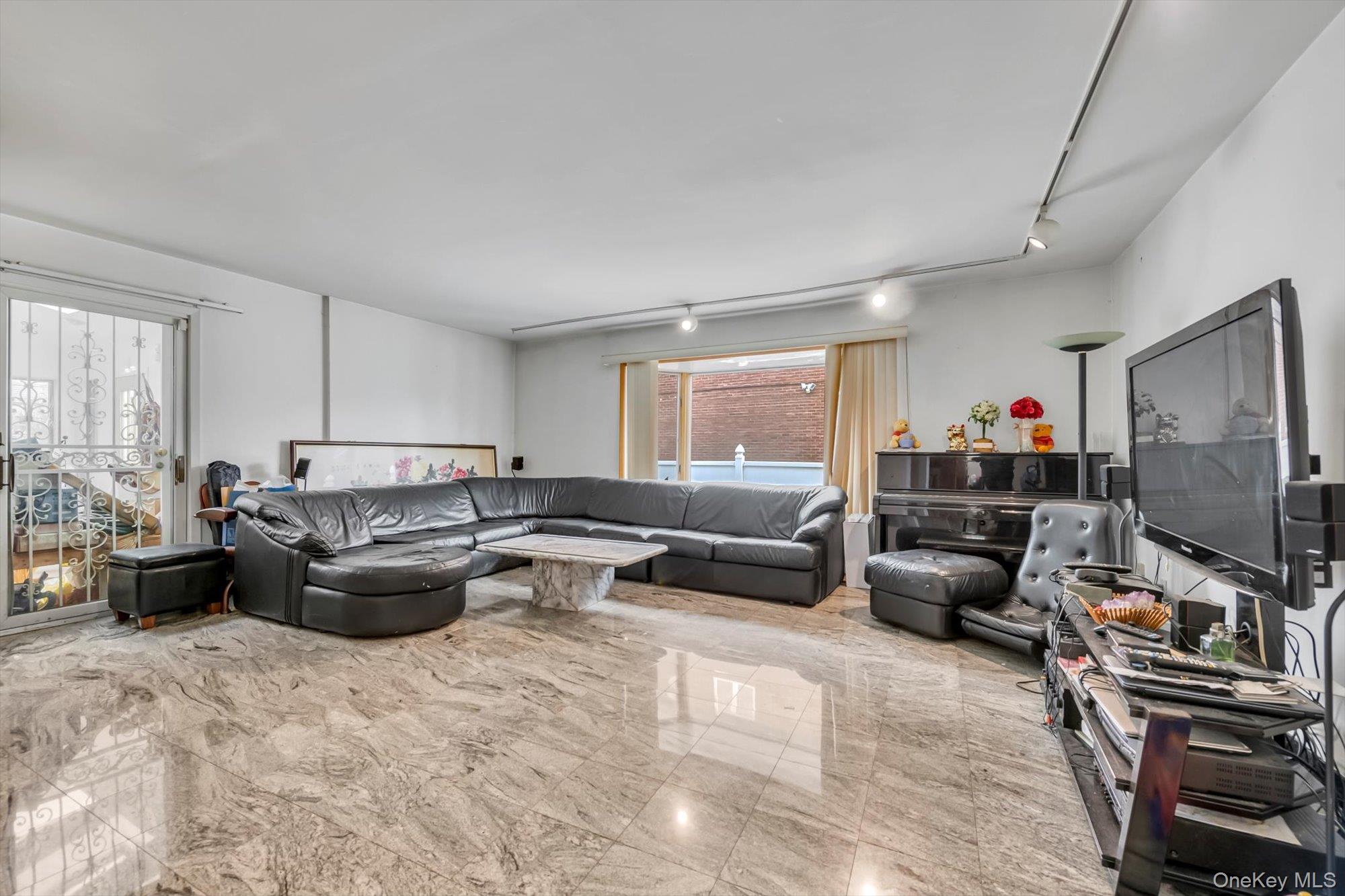 25271 Brattle Avenue, Little Neck, NY 11362