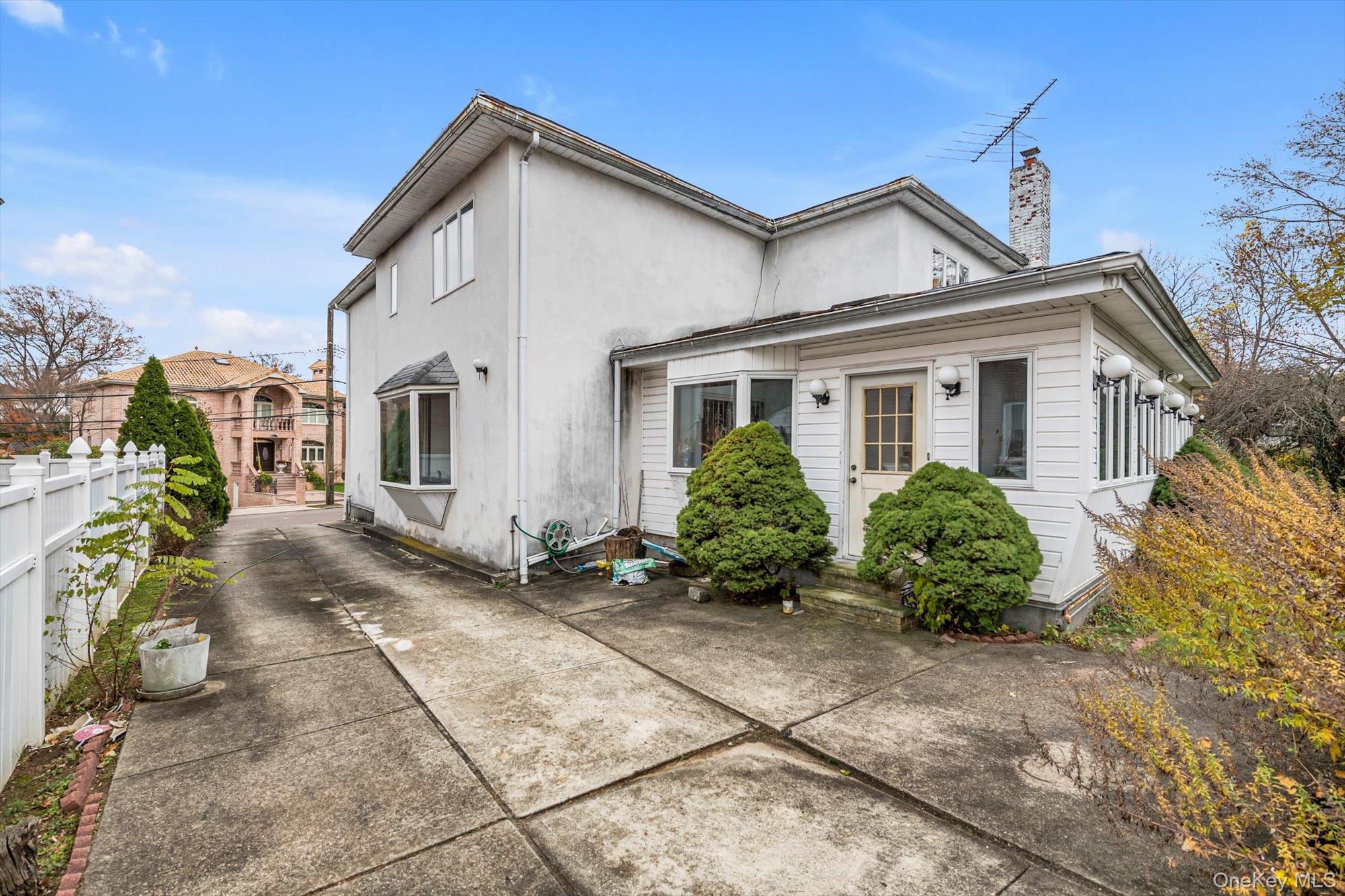 25271 Brattle Avenue, Little Neck, NY 11362