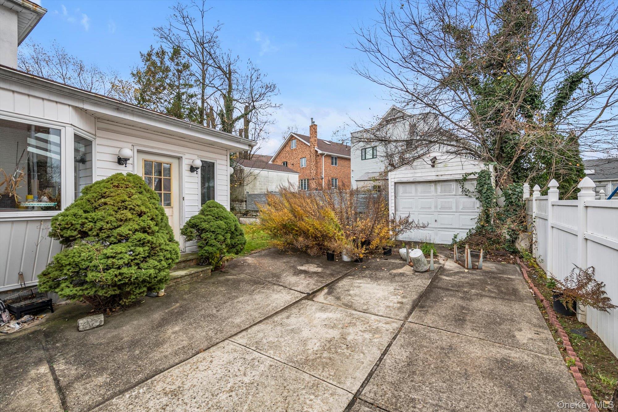 25271 Brattle Avenue, Little Neck, NY 11362