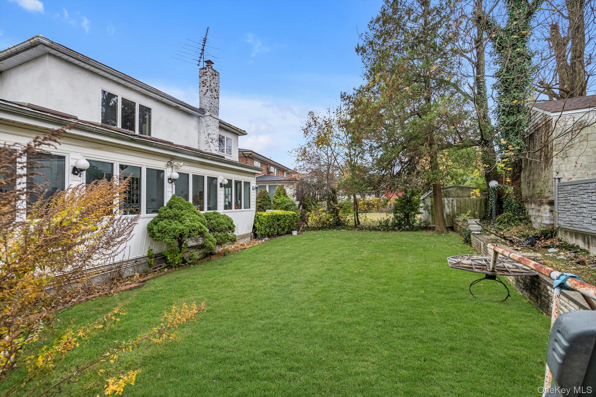 25271 Brattle Avenue, Little Neck, NY 11362