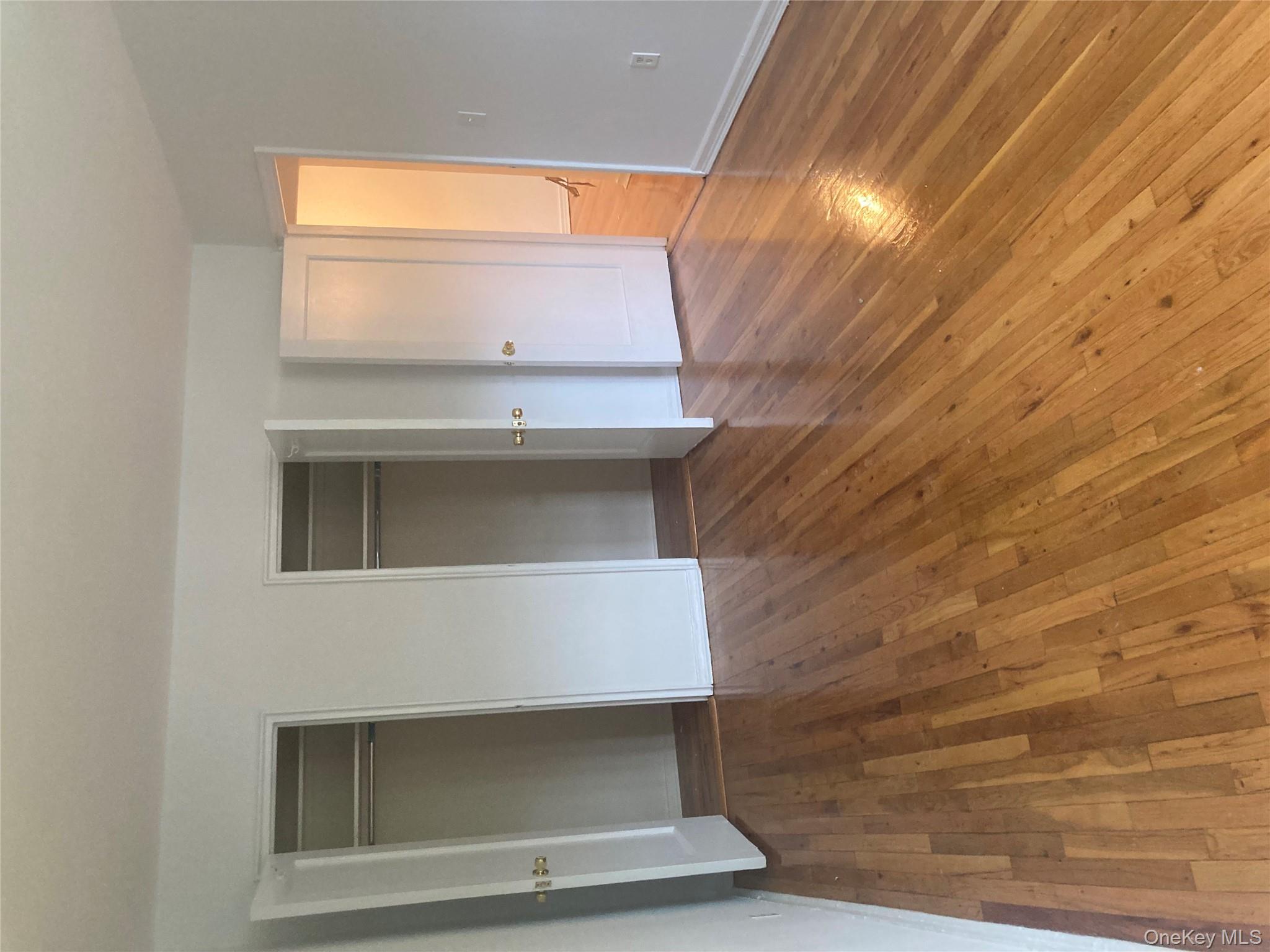 21 Schenck Avenue # 2CD, Great Neck, NY 11021