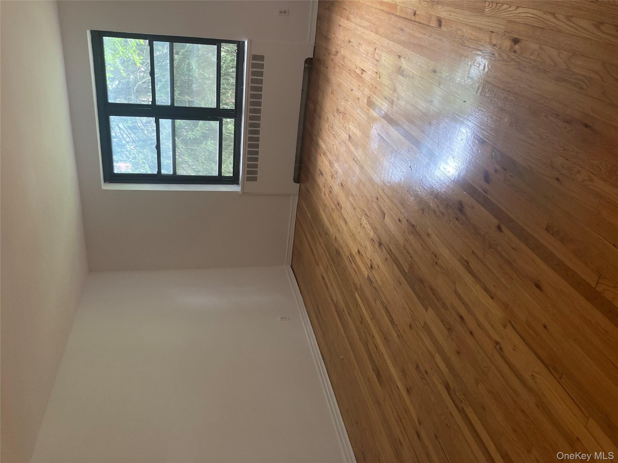 21 Schenck Avenue # 2CD, Great Neck, NY 11021