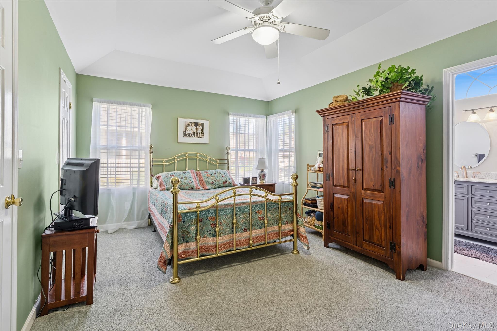 53 Goose Neck Lane, Riverhead, NY 11901