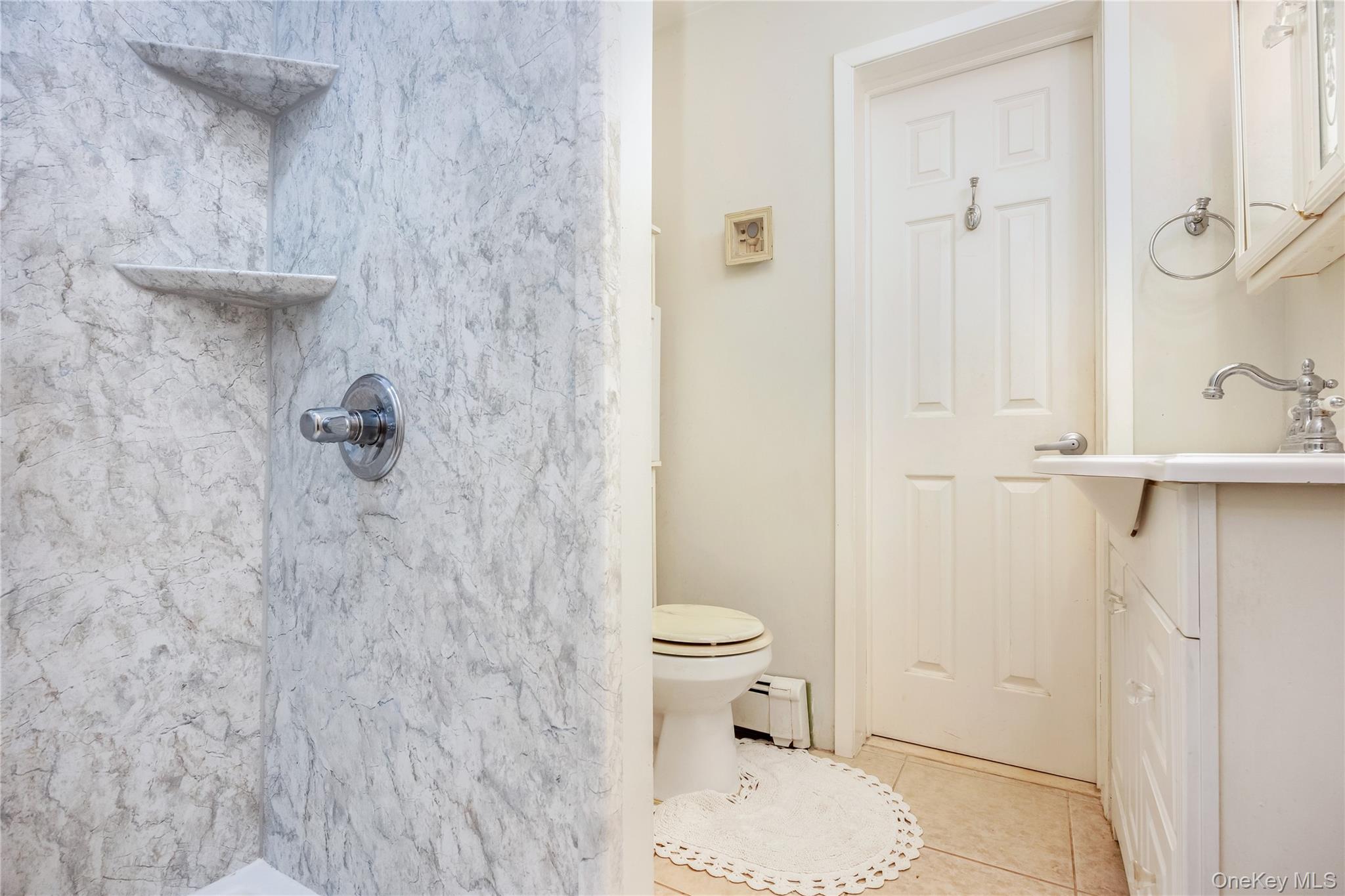 180 Lakeside Trail, Ridge, NY 11961