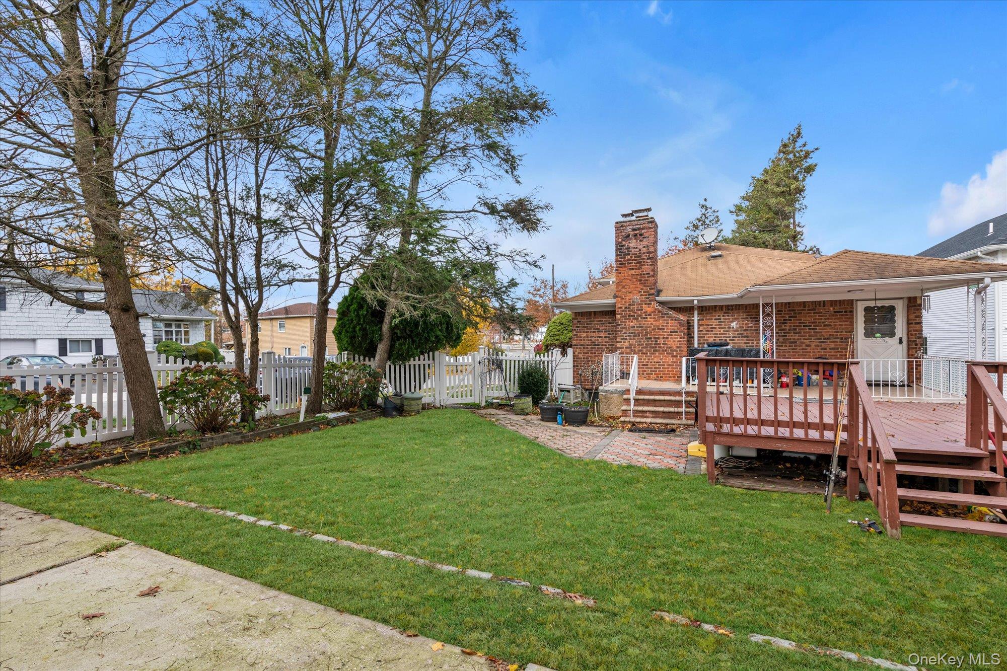 26 Humphrey Drive, Syosset, NY 11791