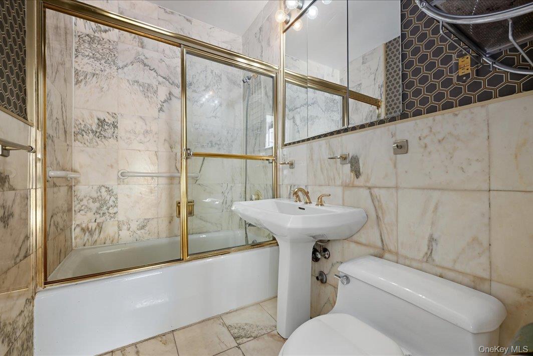 27110 Grand Central Parkway # 30R, Floral Park, NY 11005