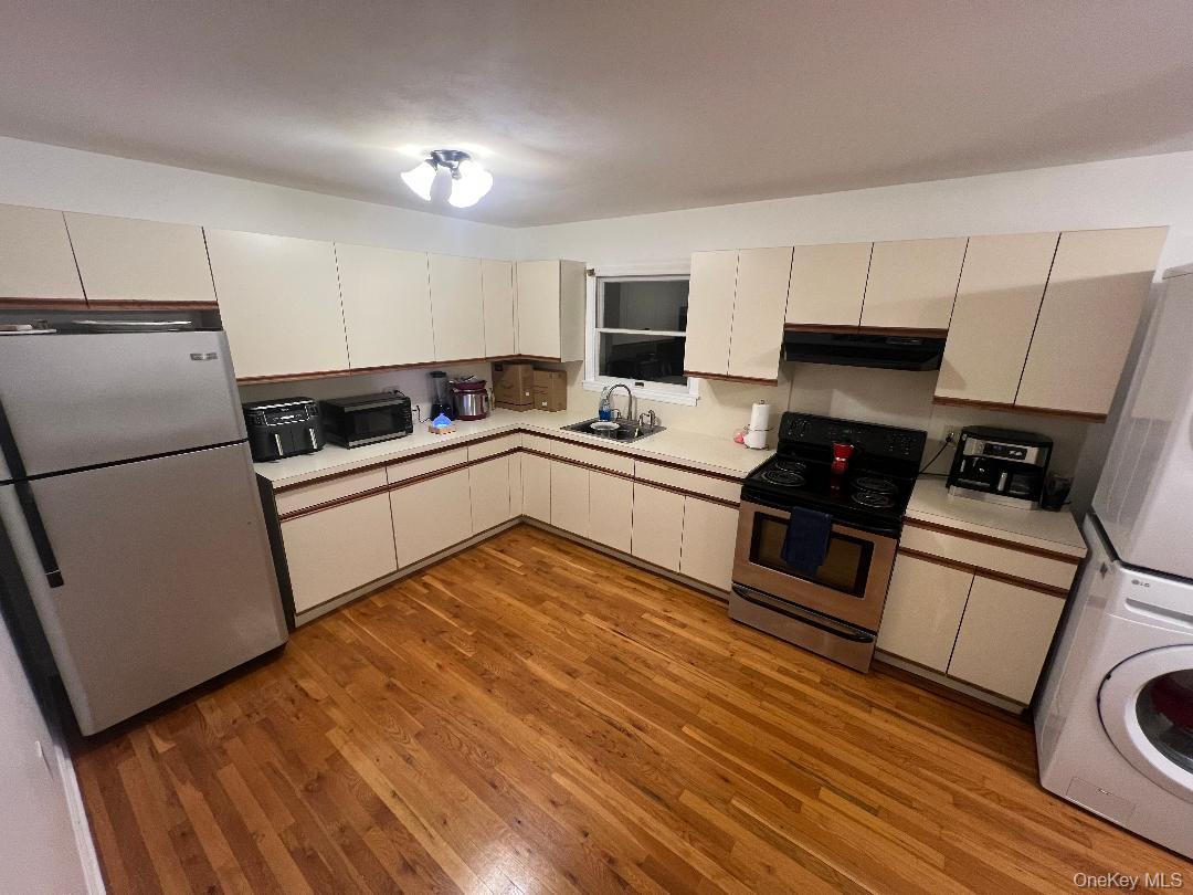 2 Bushwick Street # Upstairs, Melville, NY 11747