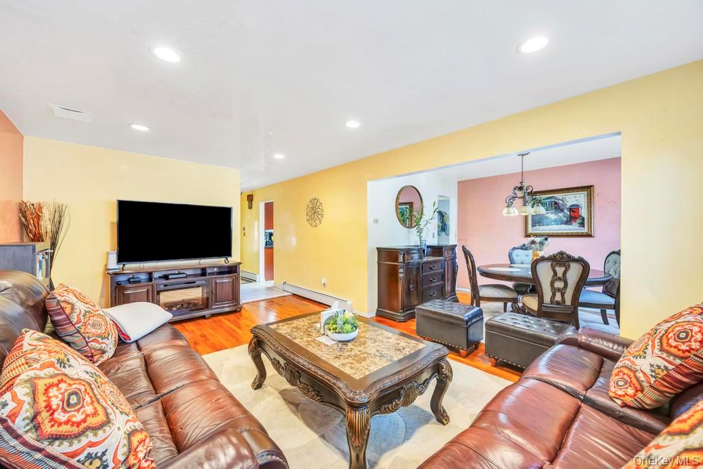 53 Stevenson Place, Deer Park, NY 11729