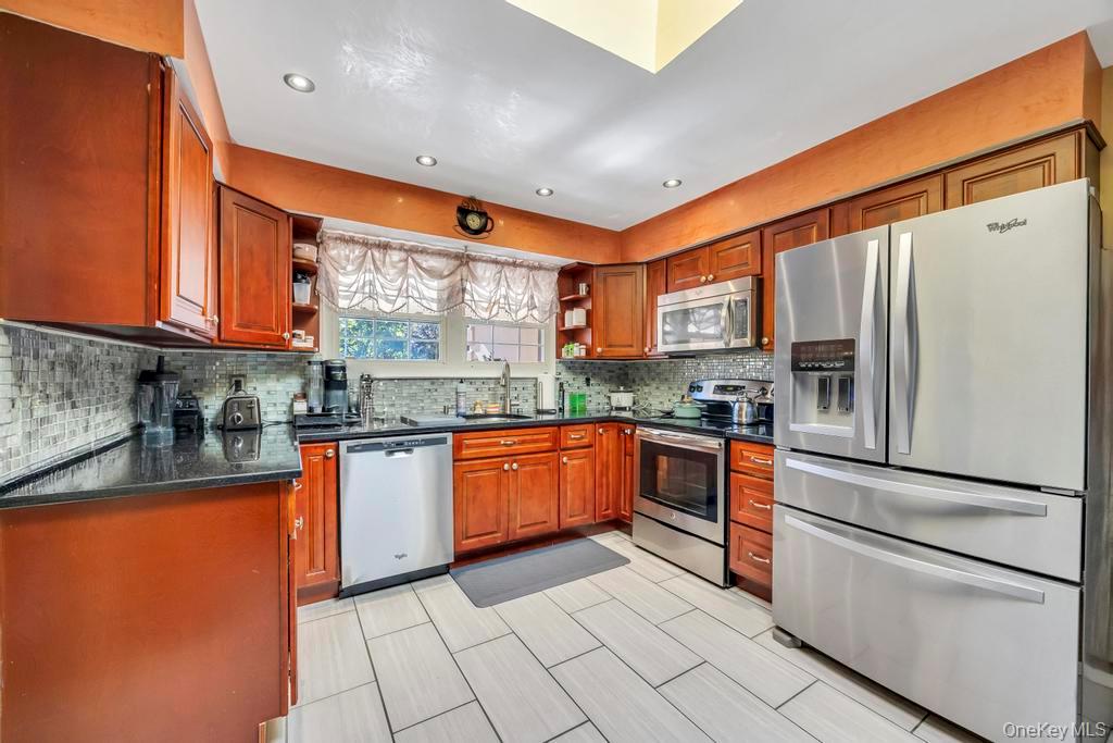 53 Stevenson Place, Deer Park, NY 11729