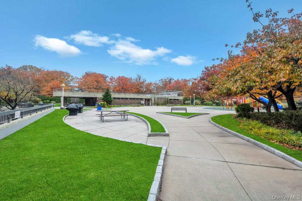 15038 Union Turnpike # 12K, Kew Garden Hills, NY 11367