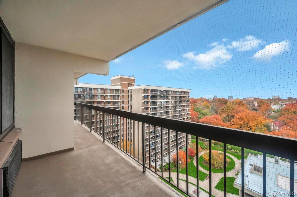 15038 Union Turnpike # 12K, Kew Garden Hills, NY 11367