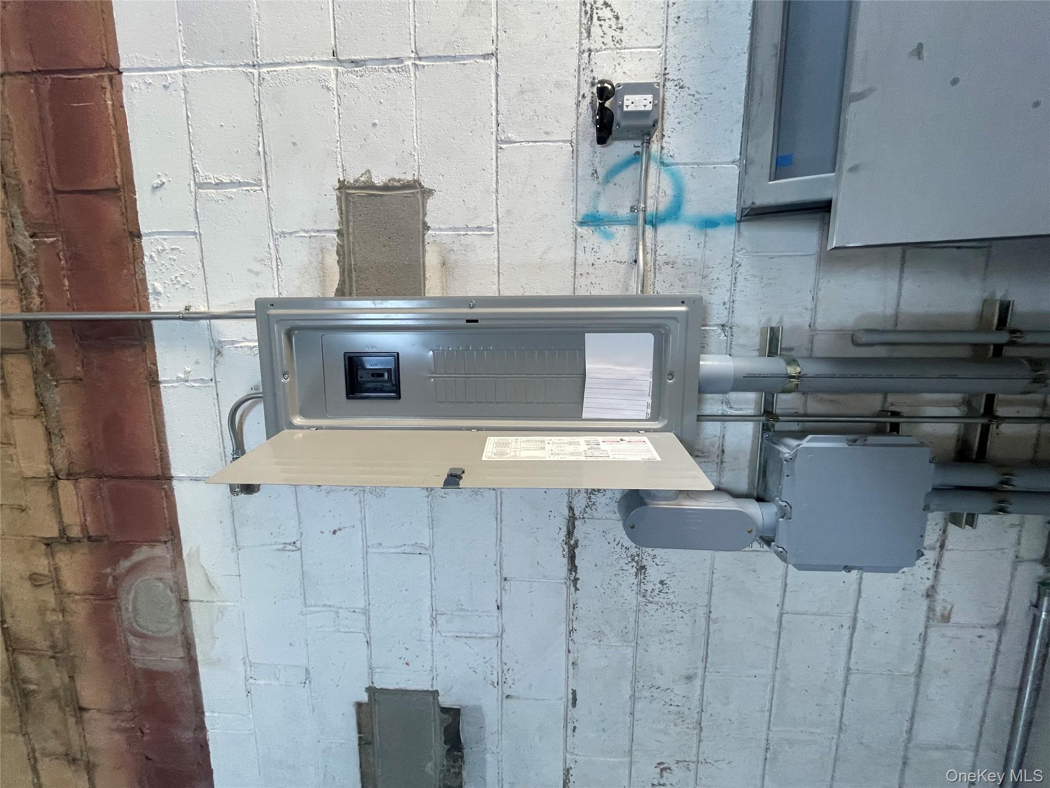 275 Elsworth Street, Holbrook, NY 11741