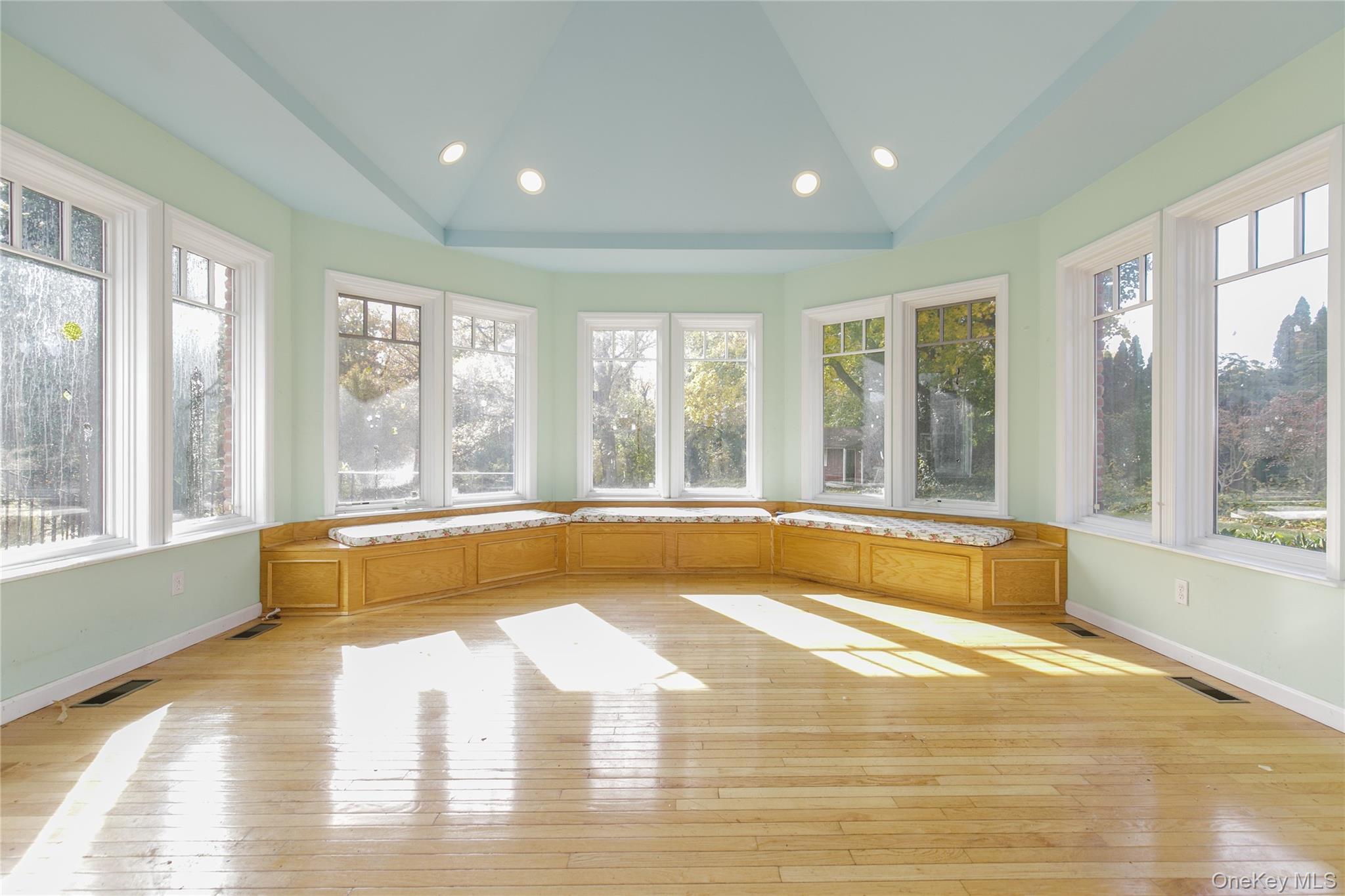 18 LIGHTHOUSE Road, Kings Point, NY 11024