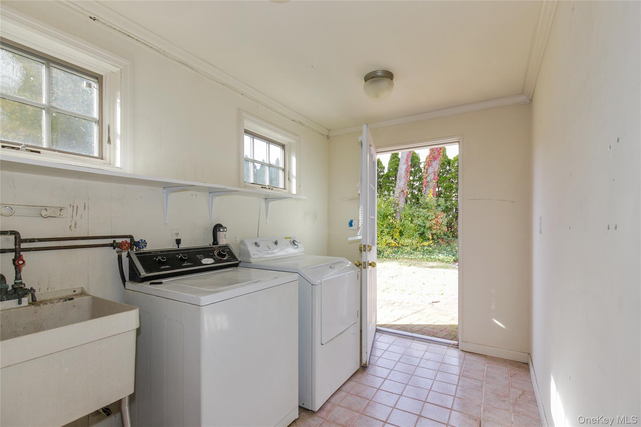 18 LIGHTHOUSE Road, Kings Point, NY 11024