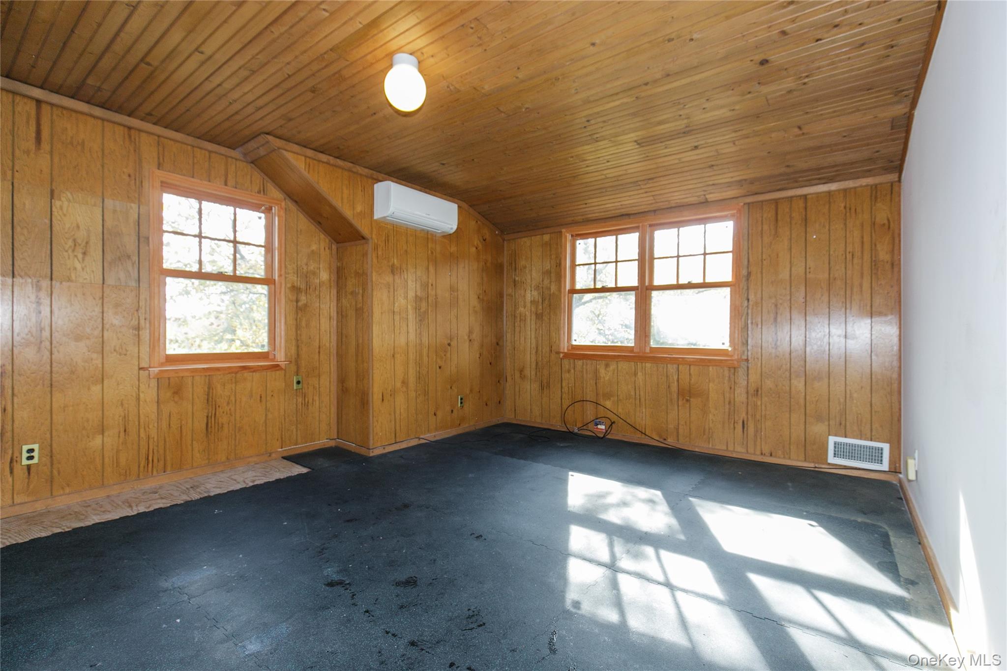 18 LIGHTHOUSE Road, Kings Point, NY 11024