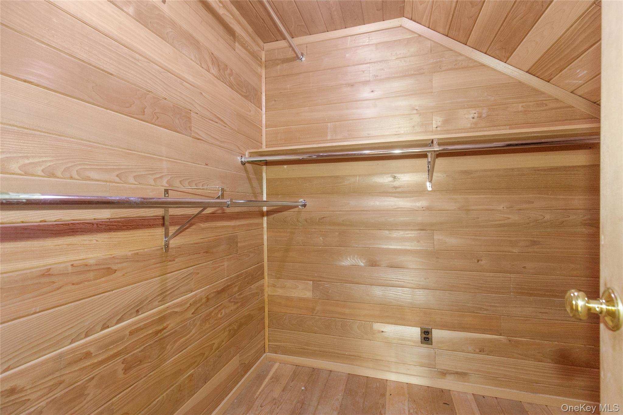 18 LIGHTHOUSE Road, Kings Point, NY 11024