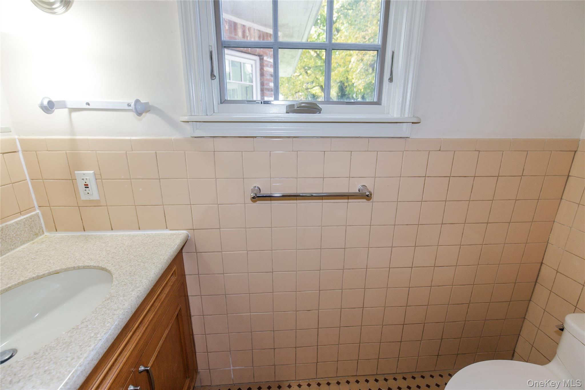 18 LIGHTHOUSE Road, Kings Point, NY 11024