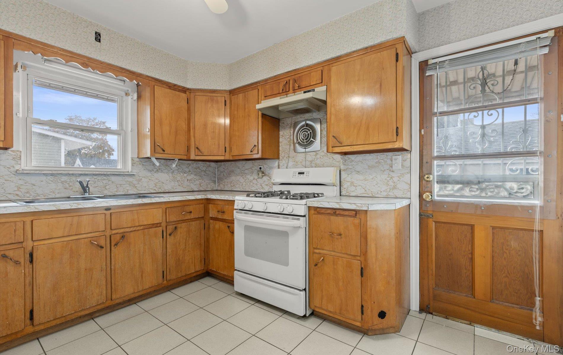 124 Kilburn Road S, Garden City South, NY 11530