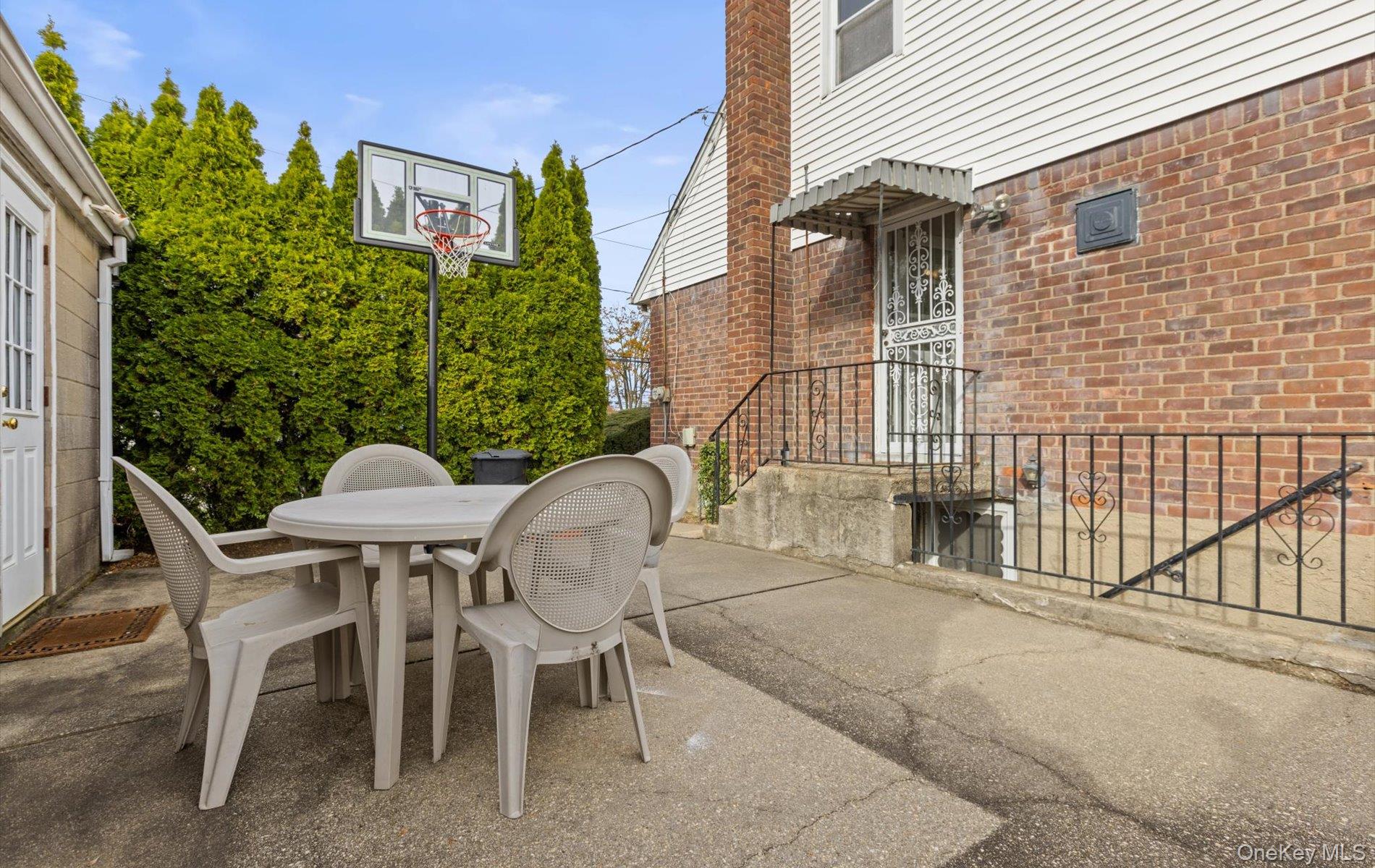 124 Kilburn Road S, Garden City South, NY 11530