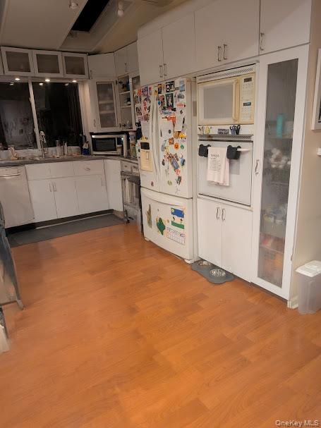 9 Mulberry Drive, Smithtown, NY 11787