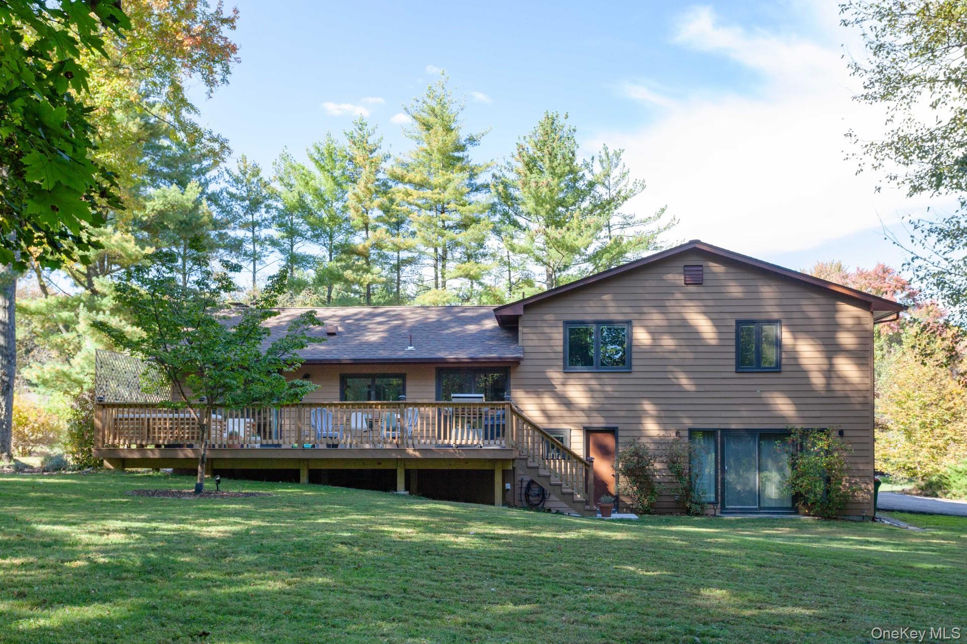 14 Old English Way, Wappingers Falls, NY 12590