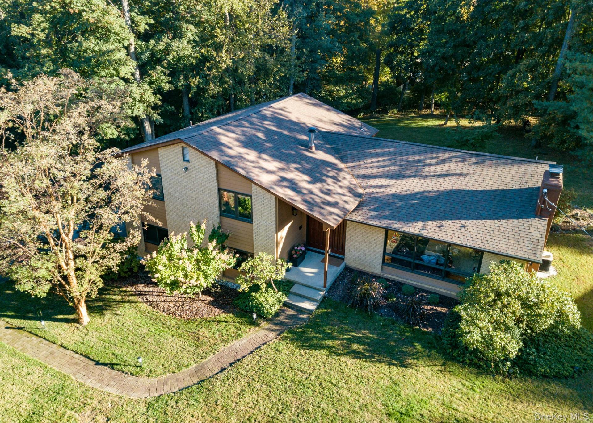 14 Old English Way, Wappingers Falls, NY 12590