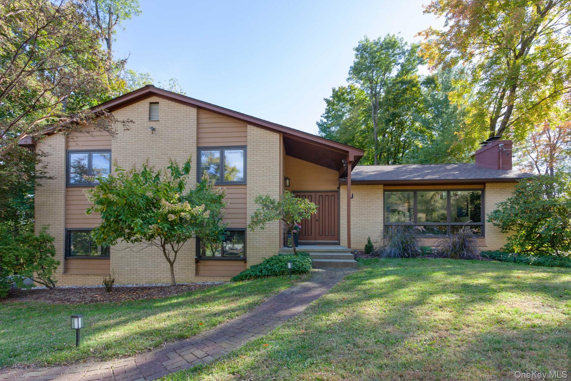 14 Old English Way, Wappingers Falls, NY 12590