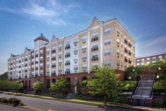 100 Glen Street # N2411, Glen Cove, NY 11542