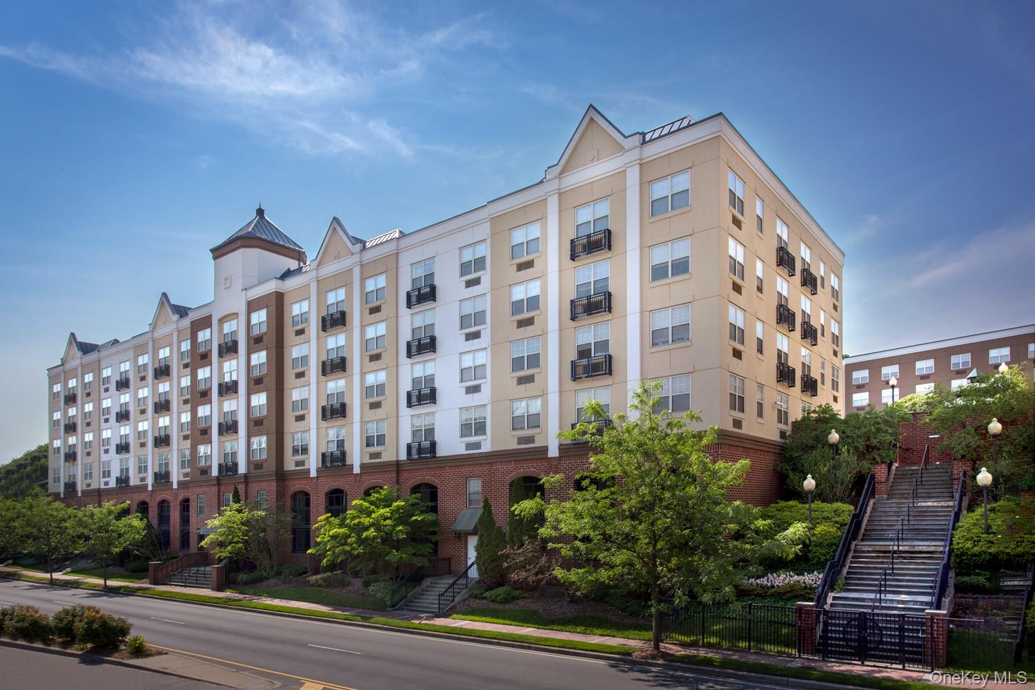 100 Glen Street # N2316, Glen Cove, NY 11542