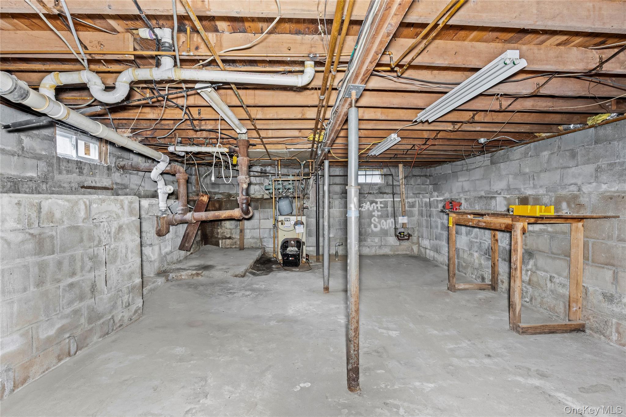 10 West Street, Middle Island, NY 11953