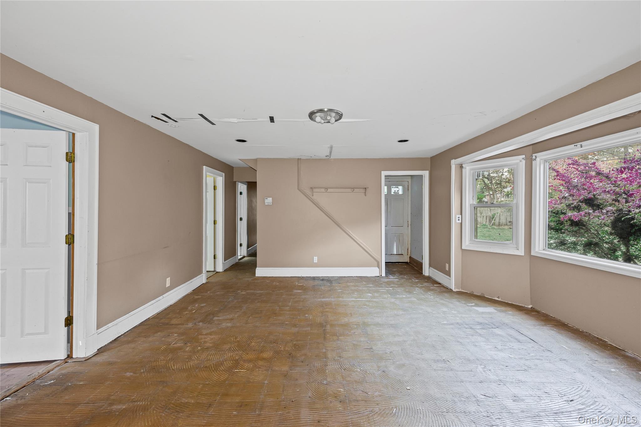 10 West Street, Middle Island, NY 11953