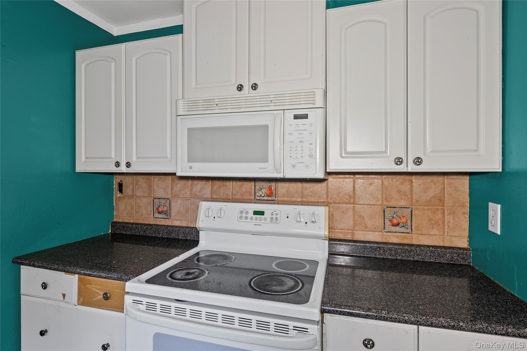 10 West Street, Middle Island, NY 11953