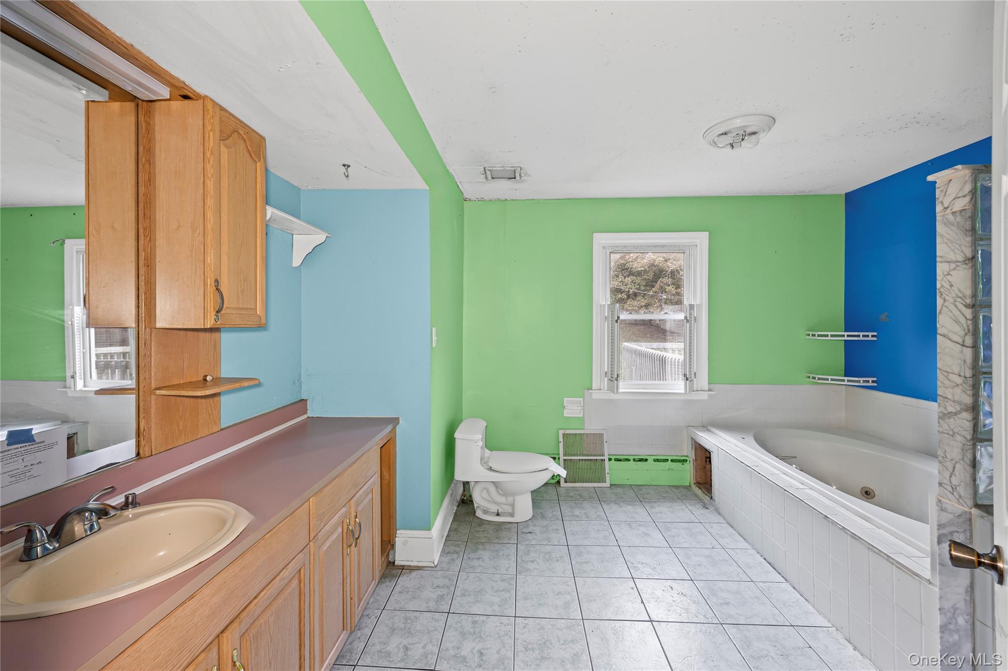 10 West Street, Middle Island, NY 11953