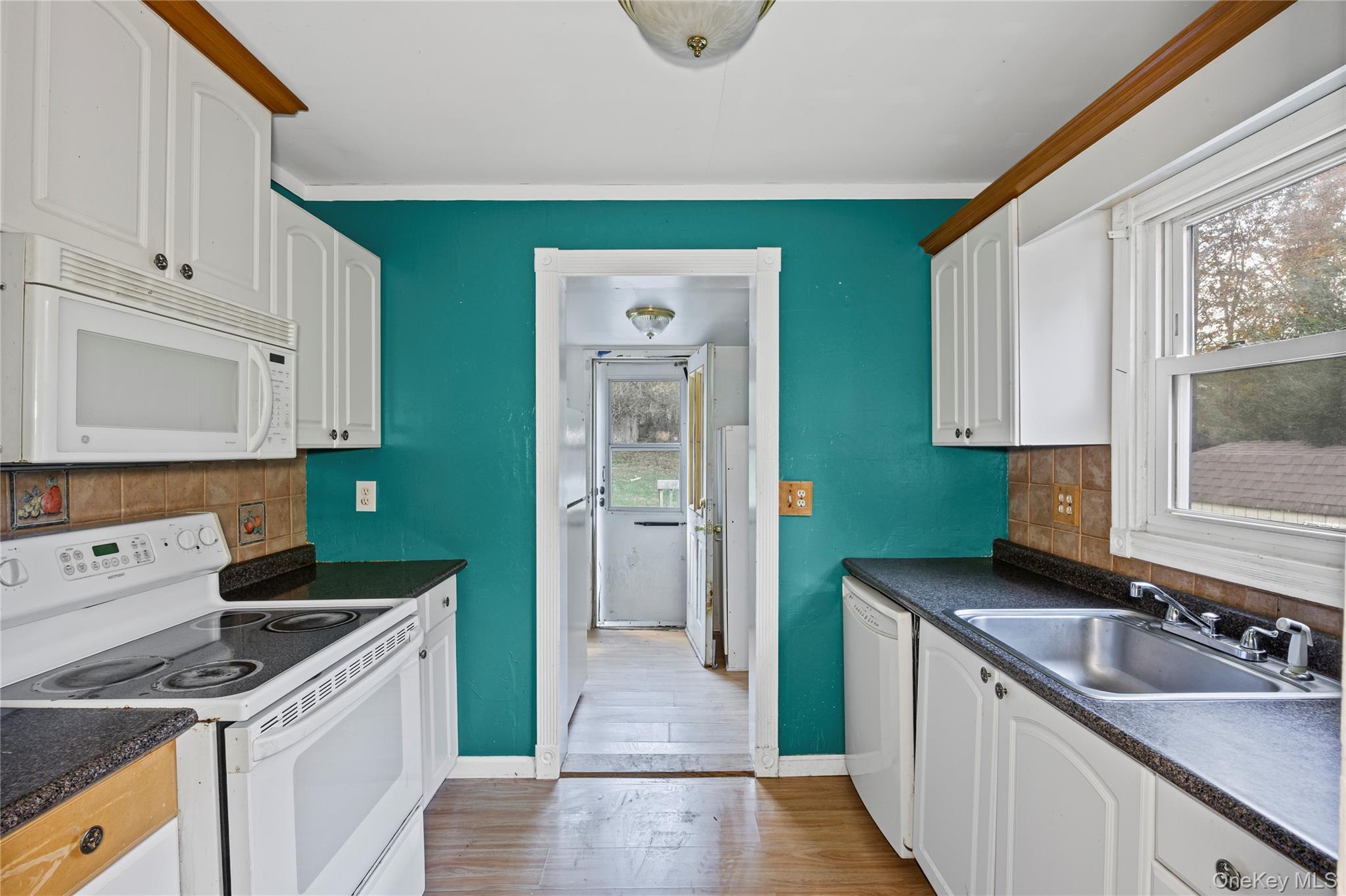 10 West Street, Middle Island, NY 11953