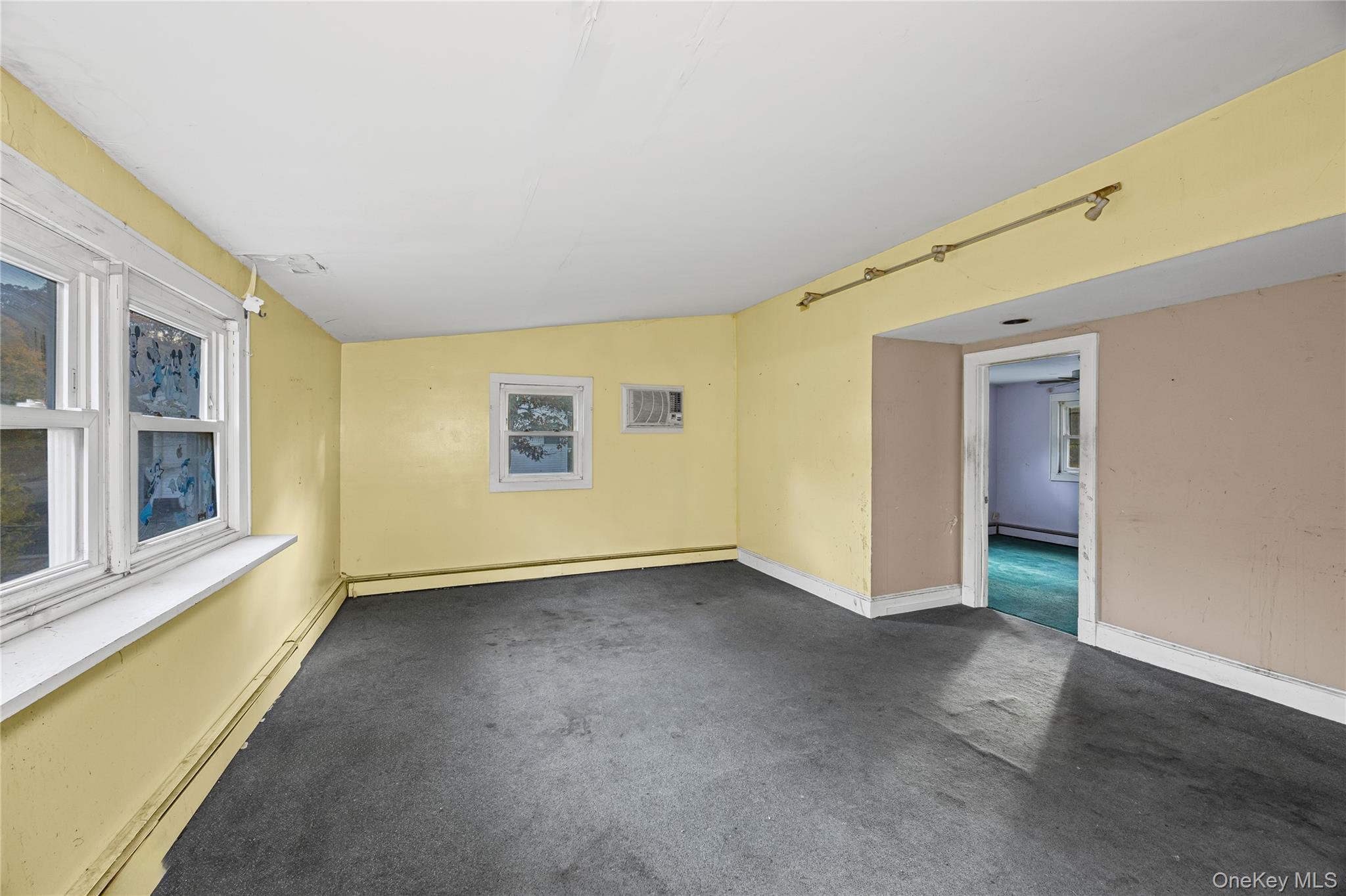 10 West Street, Middle Island, NY 11953