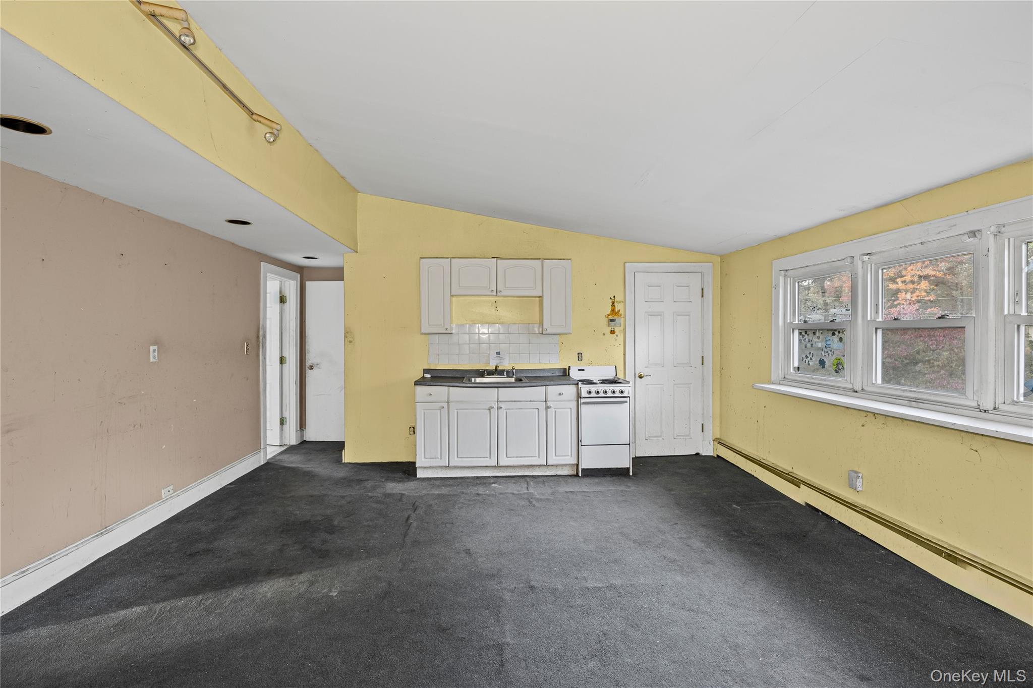 10 West Street, Middle Island, NY 11953