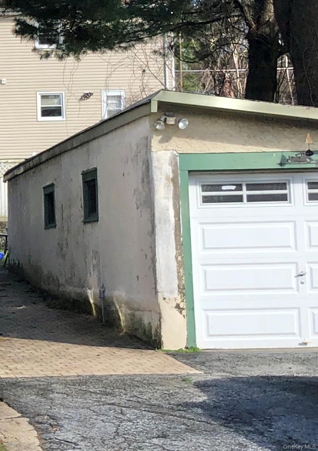 60 Leroy Avenue, Valhalla, NY 10595