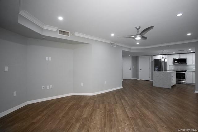 100 Glen Street # N2210, Glen Cove, NY 11542