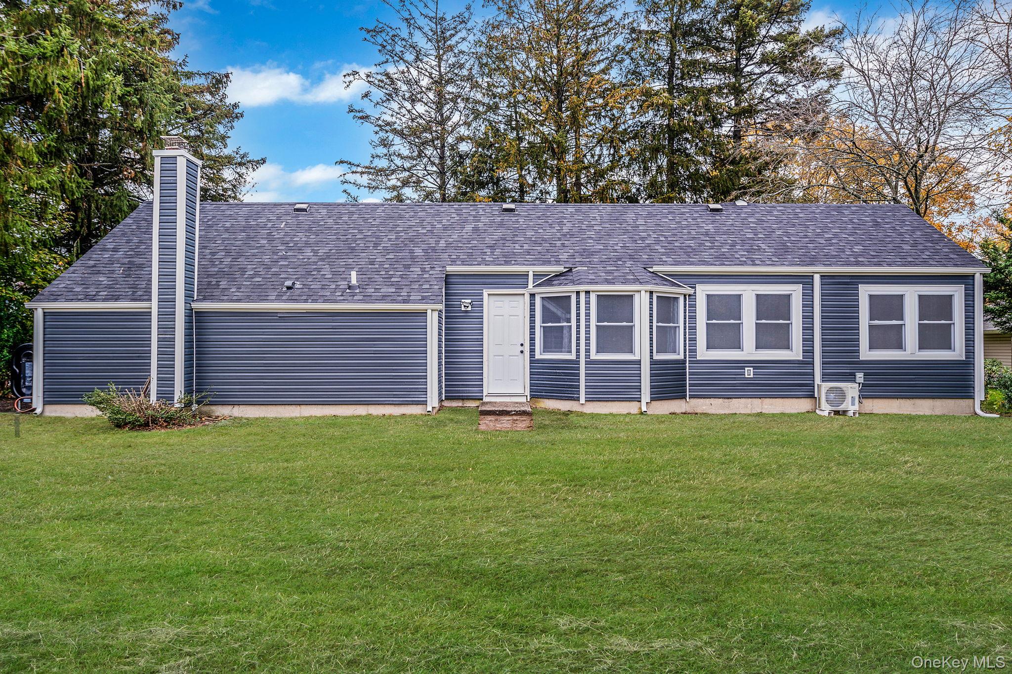 50 7th Street, Saint James, NY 11780