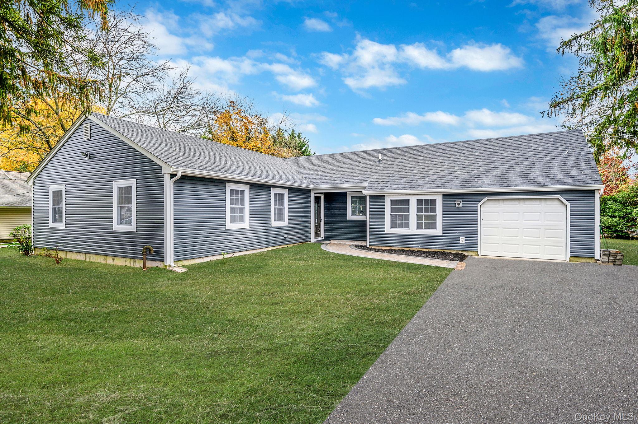 50 7th Street, Saint James, NY 11780